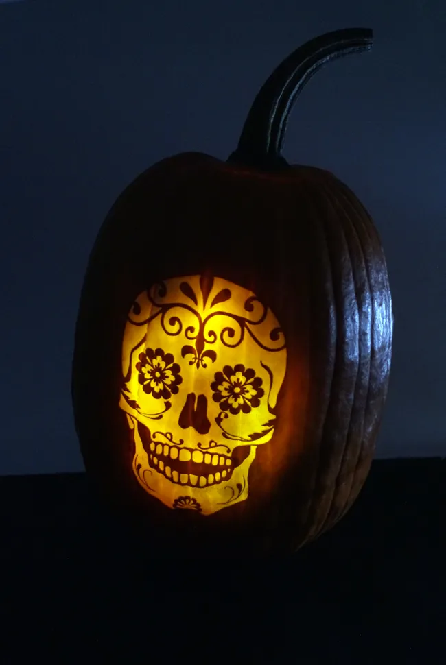 engraving halloween pumpkin