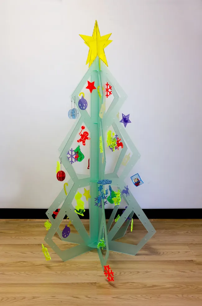 laser-cutting-acrylic-christmas-tree