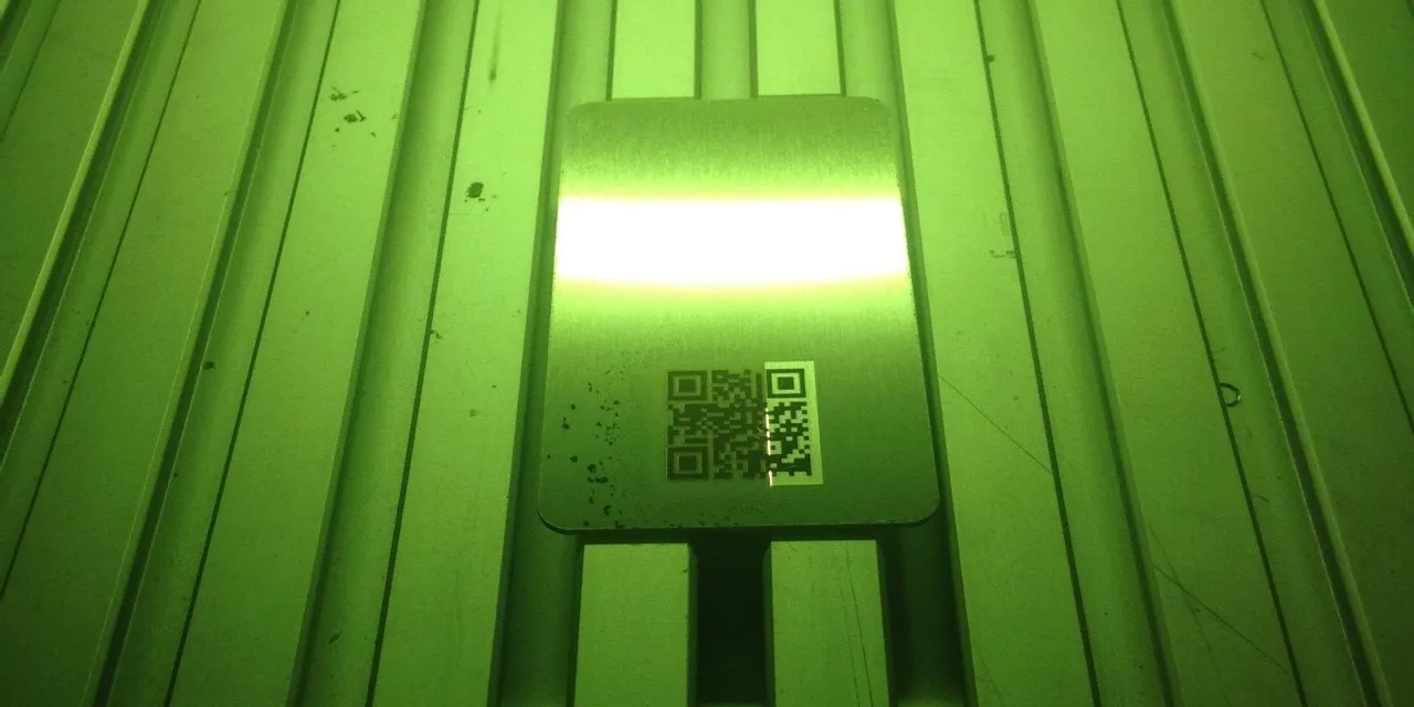 Der Barcode wird lesbar graviert